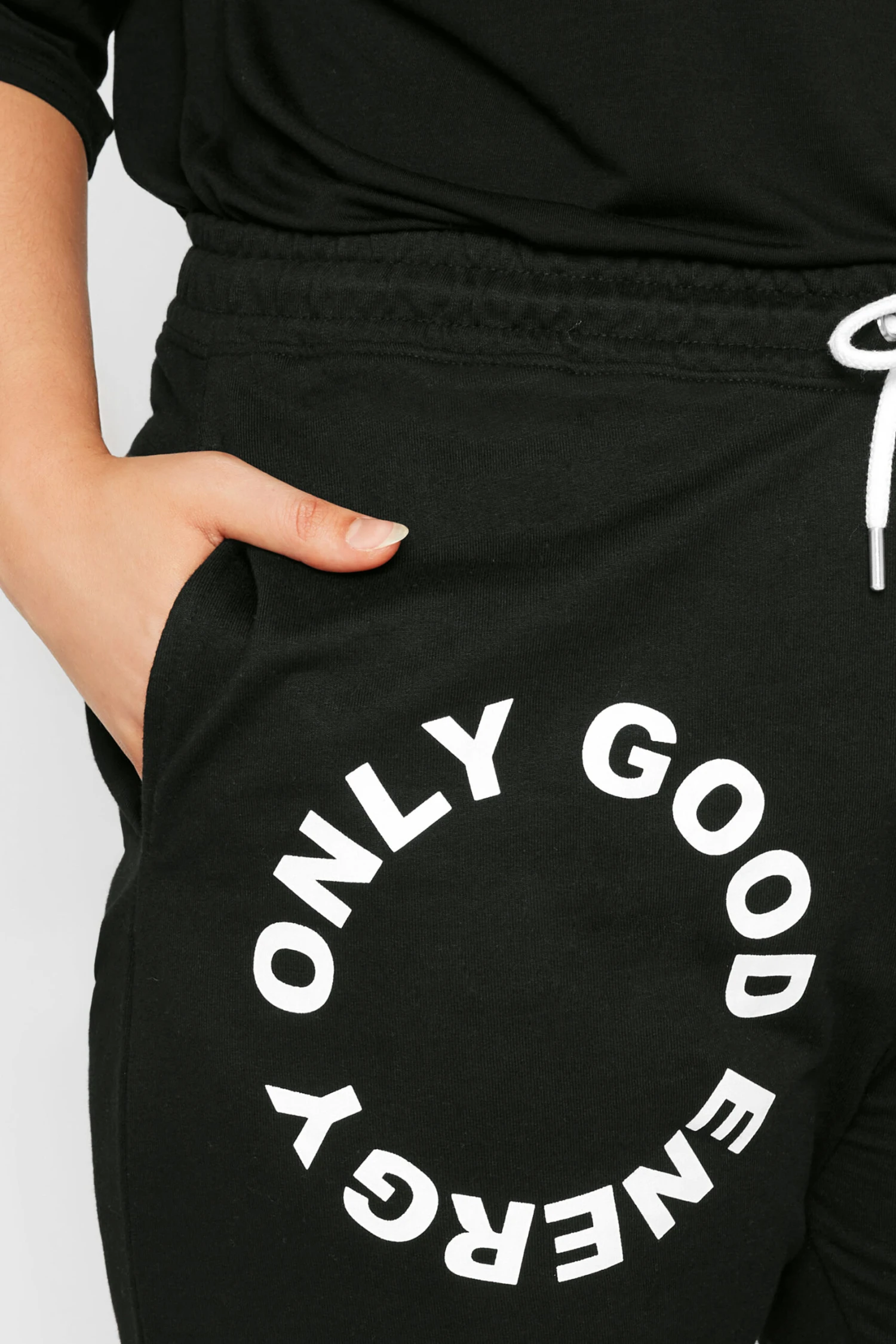 Jogging Noir 'Only Good Energy' – Image 3